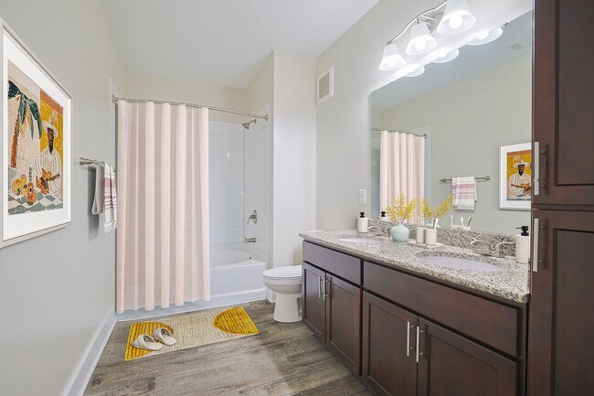 2 BR, 2 BA - 1,073SF