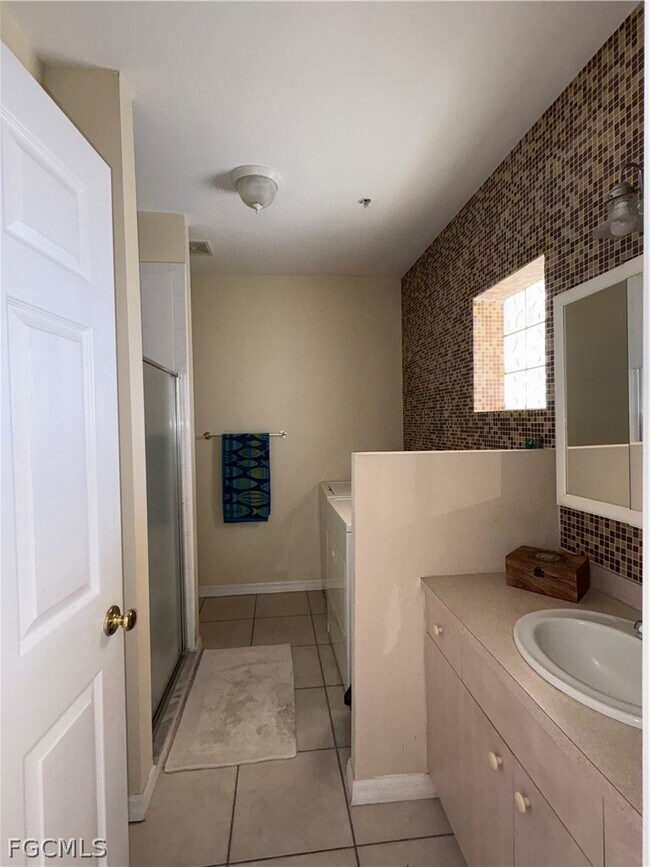 Building Photo - 909 SW 47th Terrace Unit 201