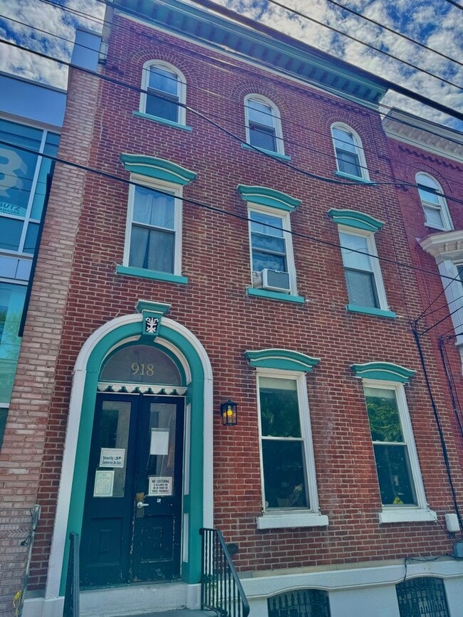 Building Photo - 918 W Turner St Unit 1st Floor
