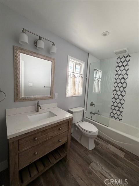 Photo - 650 Juanita St