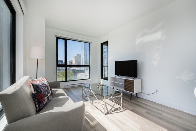 Building Photo - 1463 Av. Argyle