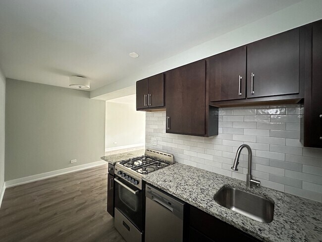 Photo - 503 W Barry Ave Unidad 104