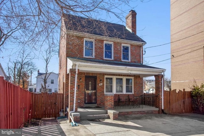 Photo - 844 Sligo Ave