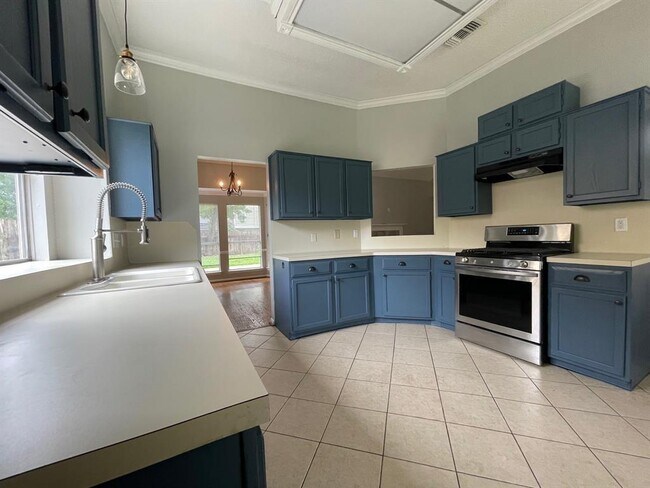 Photo - 2926 Lakefield Way