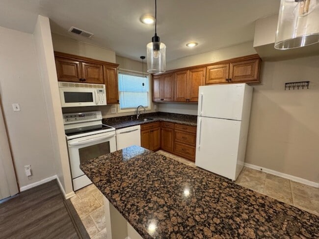 Photo - 241 Cedarmere Cir