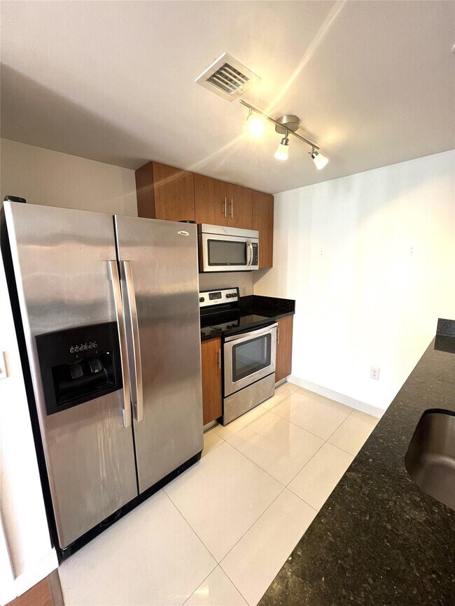 Photo - 601 NE 23rd St Unit 904