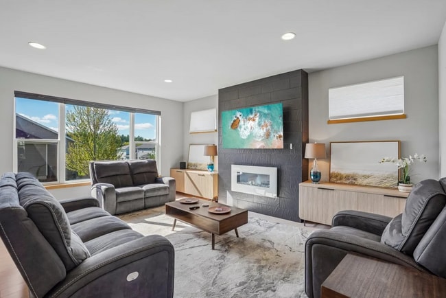 1394 Winchester Pass
