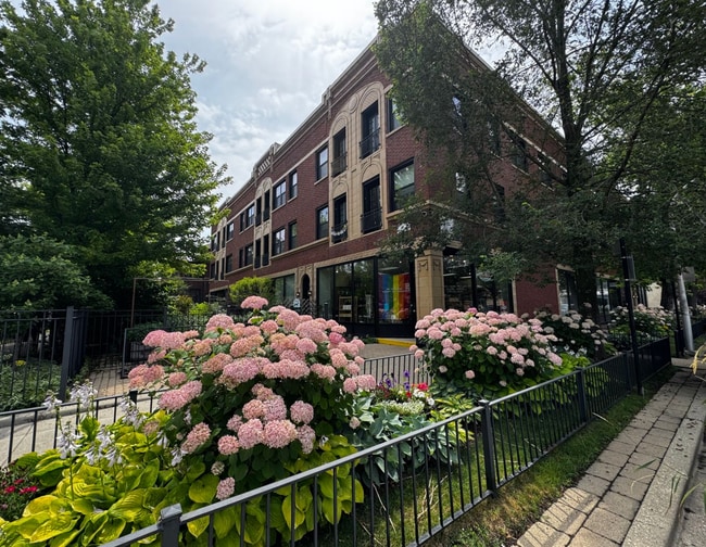 Photo - 7359 N Greenview Ave