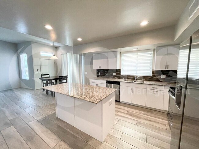 Photo - 833 E Park Modern Dr