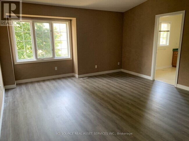 Photo - 410 Ambleside Dr