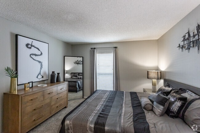 2BR, 1.5BA - Oak - 1080SF - Primary Bedroom