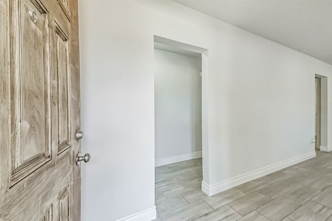 Building Photo - 5323 Knotty Oaks Trail