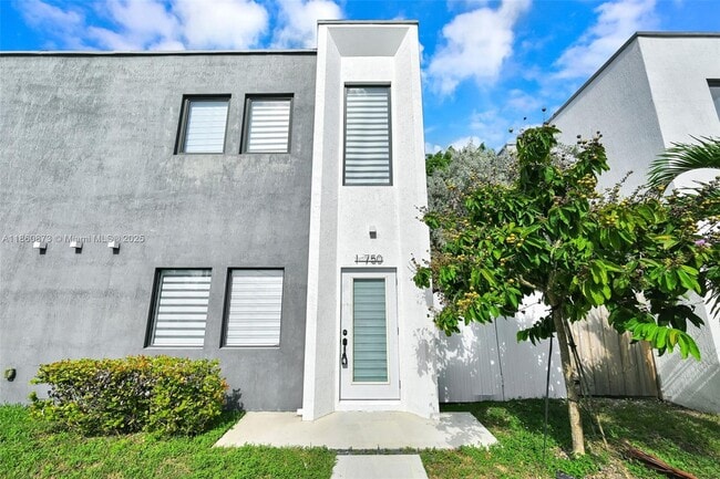 Building Photo - 18750 SW 117th Ave Rental