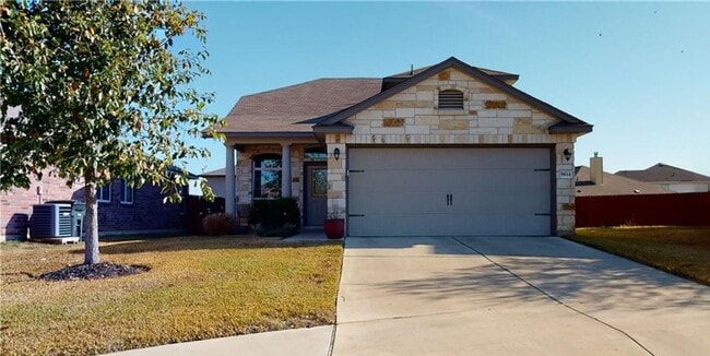 Building Photo - 4 bedroom located in Yowell Ranch!