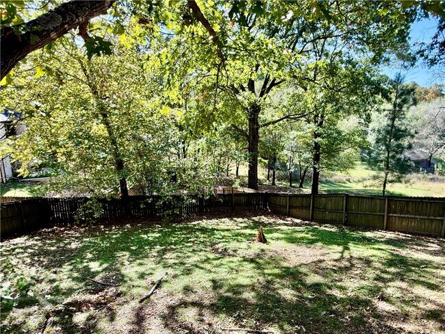 Photo - 305 Meadows Ct