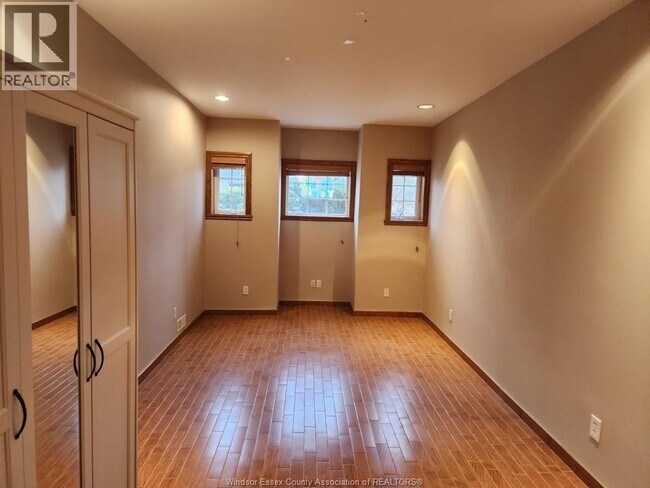 Photo - 971 Grantham Ct