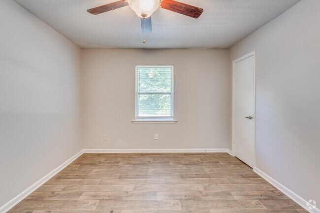 Upgraded 2BR, 1.5 - 1100SF Master Bedroom