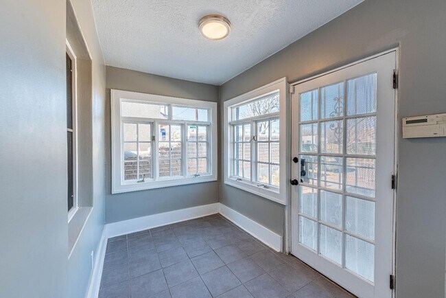 Photo - 722 Marquette Ave NW