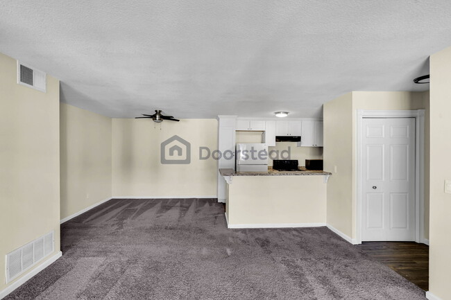 Building Photo - 2521 W Sunflower Ave Unit J 12