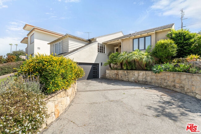 Photo - 9312 Bolton Rd