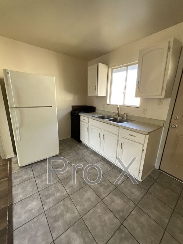 Photo - 208 W 1st St Unit 208 W. 1st Apt. C