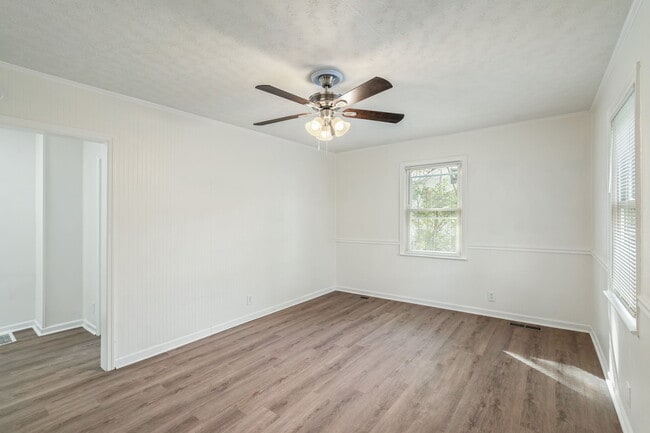 Photo - 2324 Greenfield Ln