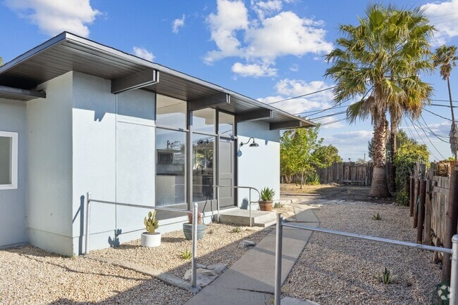 Building Photo - Creston Dr. Duplex Rental