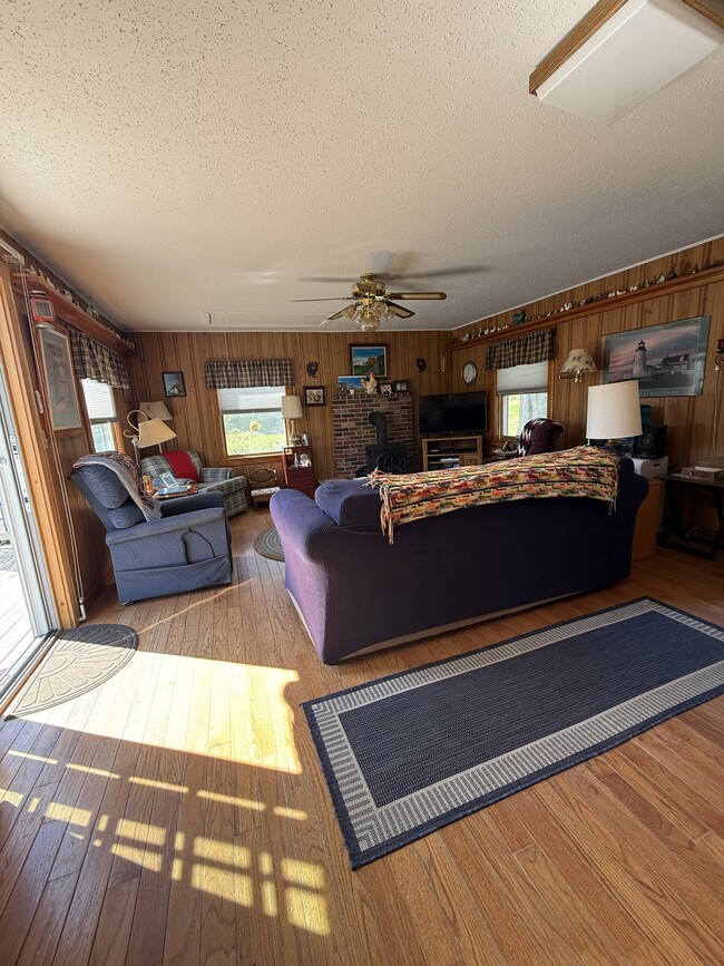 416 E Pond Rd
