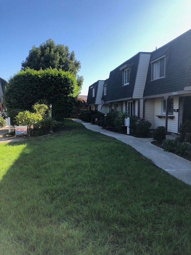 Photo - Charming 2-Bedroom Townhouse for Rent in Huntington Beach!