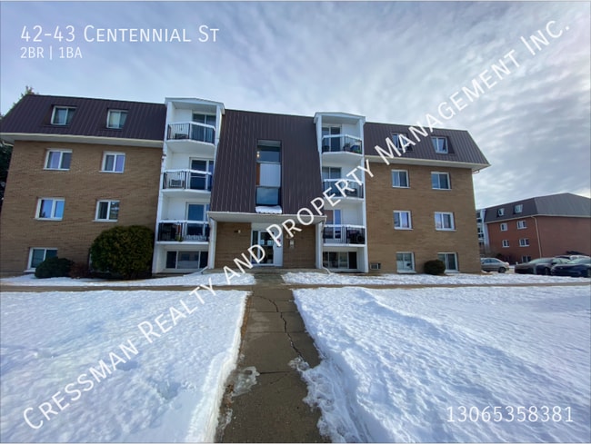 Building Photo - Top Floor 2 Bedroom Apartment Near University