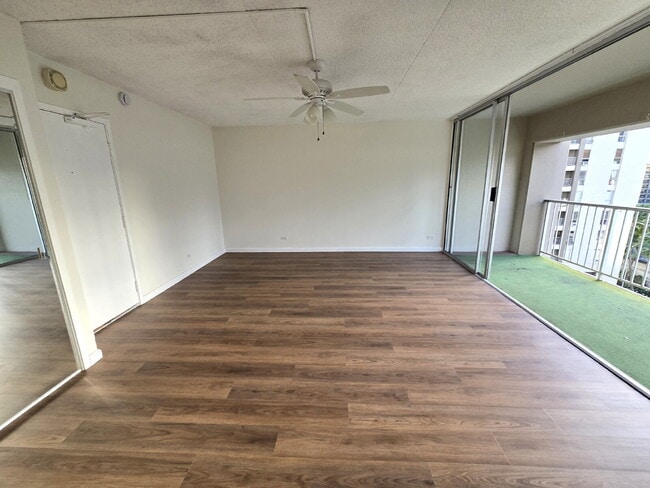 Photo - Spacious 2br/1.5ba/2pkg Condo in Waikiki Unit #514