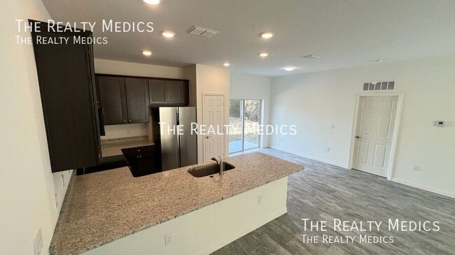 Photo - 1651 Welland St SE