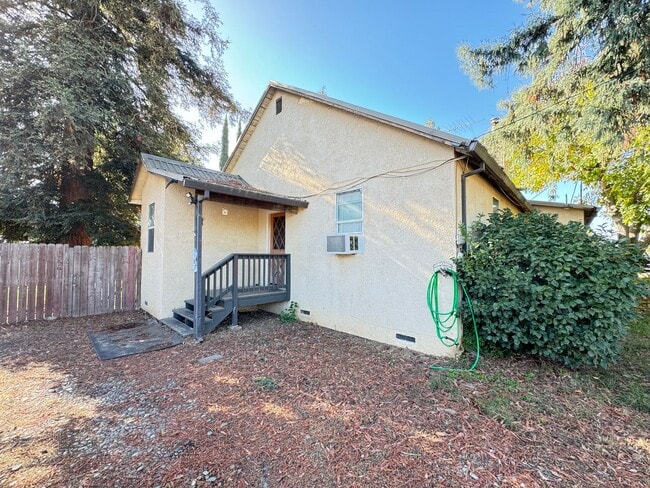 Photo - 3 bed /1 ba apt (tri-plex)- S.Yuba City