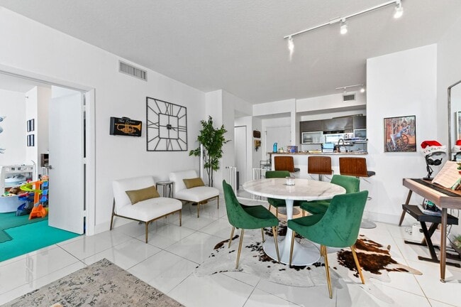 Photo - 550 Okeechobee Blvd