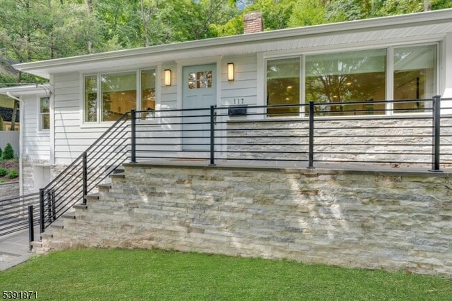 Building Photo - 117 Sagamore Rd