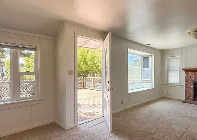 Photo - 569 Huntington Rd