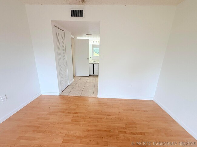 Photo - 4304 NW 9th Ave Unit 3-3B