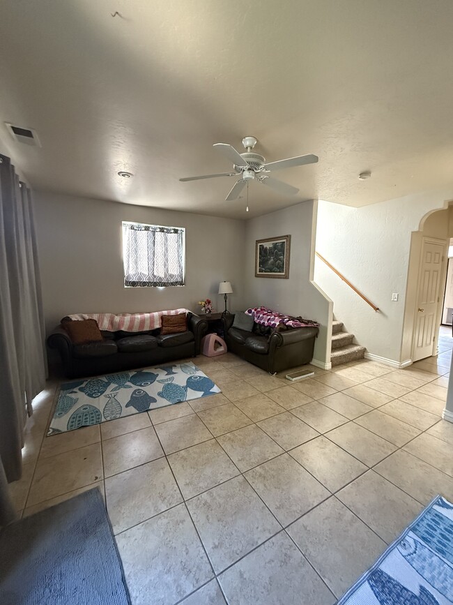 Living room - 1486 E Ivy Ln Unit Bedroom 2