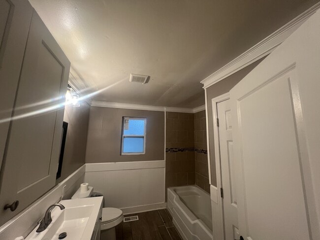 Photo - 906 Skyland St