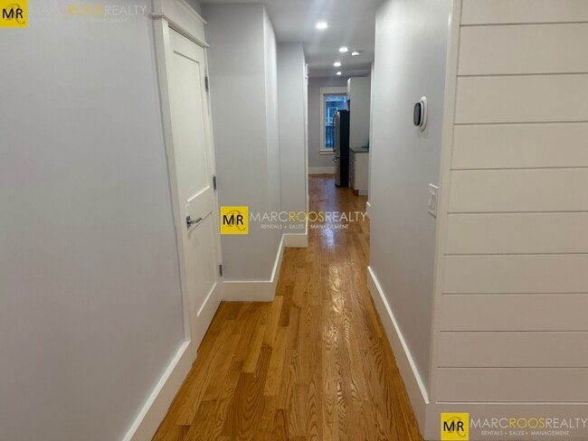 Building Photo - 331 Chelsea St Unit 326-1