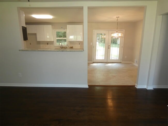 Photo - 1920 Janet Ln