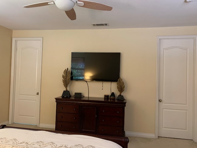 Photo - 17056 Itasca St