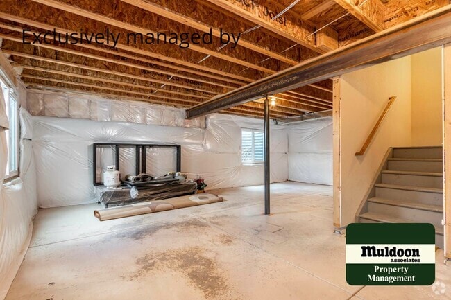 Building Photo - Beautifully done home close to Military Ba...