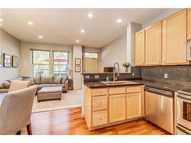 Photo - 560 N 2nd St Unit 114