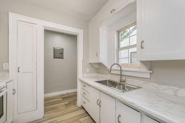 Photo - 4215 SW 11th Ave Unidad 4215 SW 11th #B
