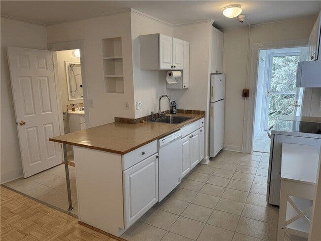 Building Photo - 5 Whitwell Ave Unit B