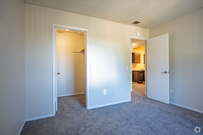 1BR, 1BA - 680SF - Bedroom