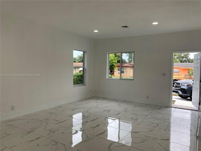 Photo - 2305 NW 6th Pl