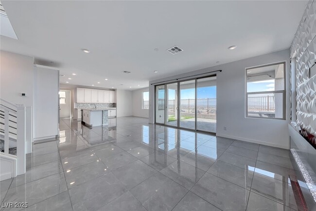 Photo - 1038 Delbrook Ave