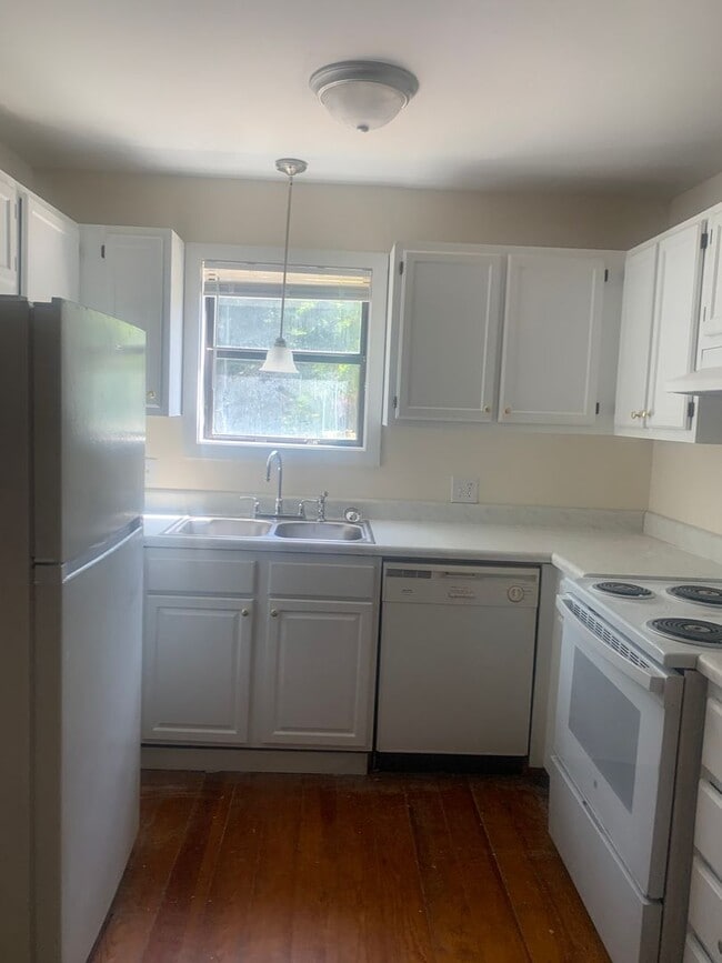 Building Photo - REMODELED NW RALEIGH TOWNHOME OFF LEESVILLE ROAD Unit B